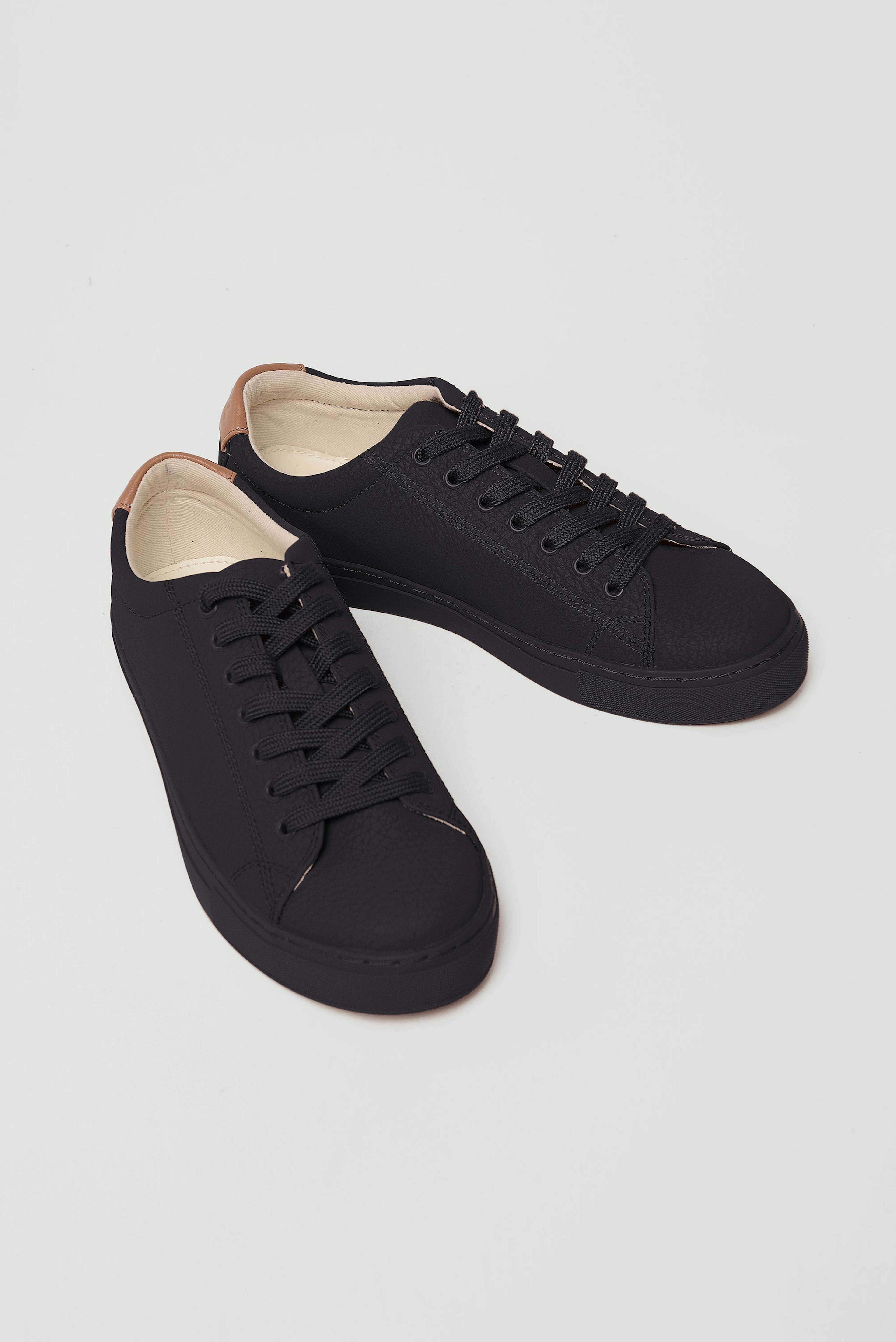 R-Kind | Certified Organic & Recycled Flat Trainer | Mercury Black Grained